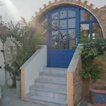 Manolis Aparthotel 3*
