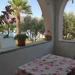 Manolis Aparthotel 3*