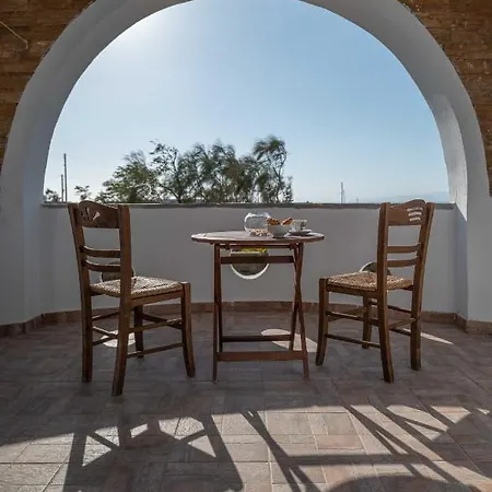 Manolis Aparthotel 3*