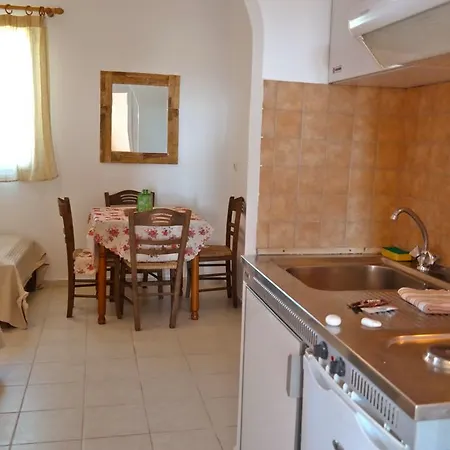 Manolis Aparthotel 2*