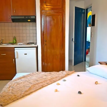 Apart Otel Manolis 3*