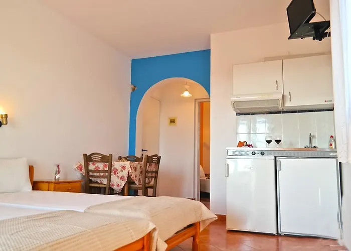 Manolis Apartmanhotel 3*