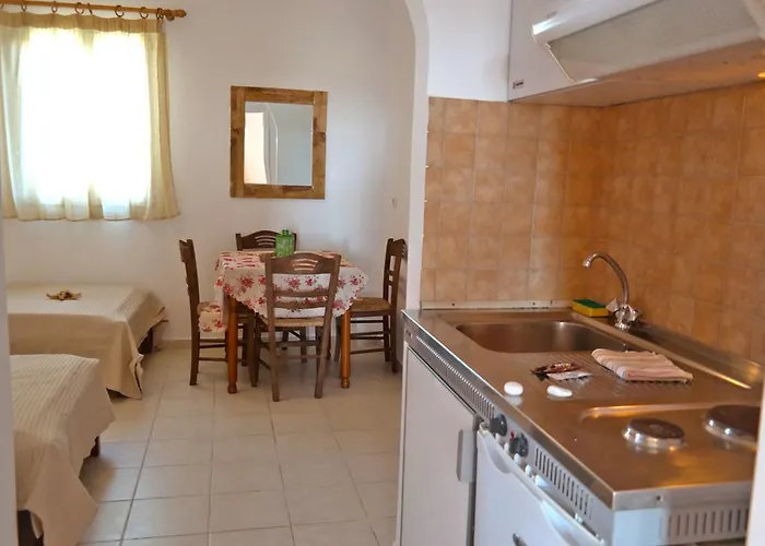 Manolis Apartmanhotel 3*